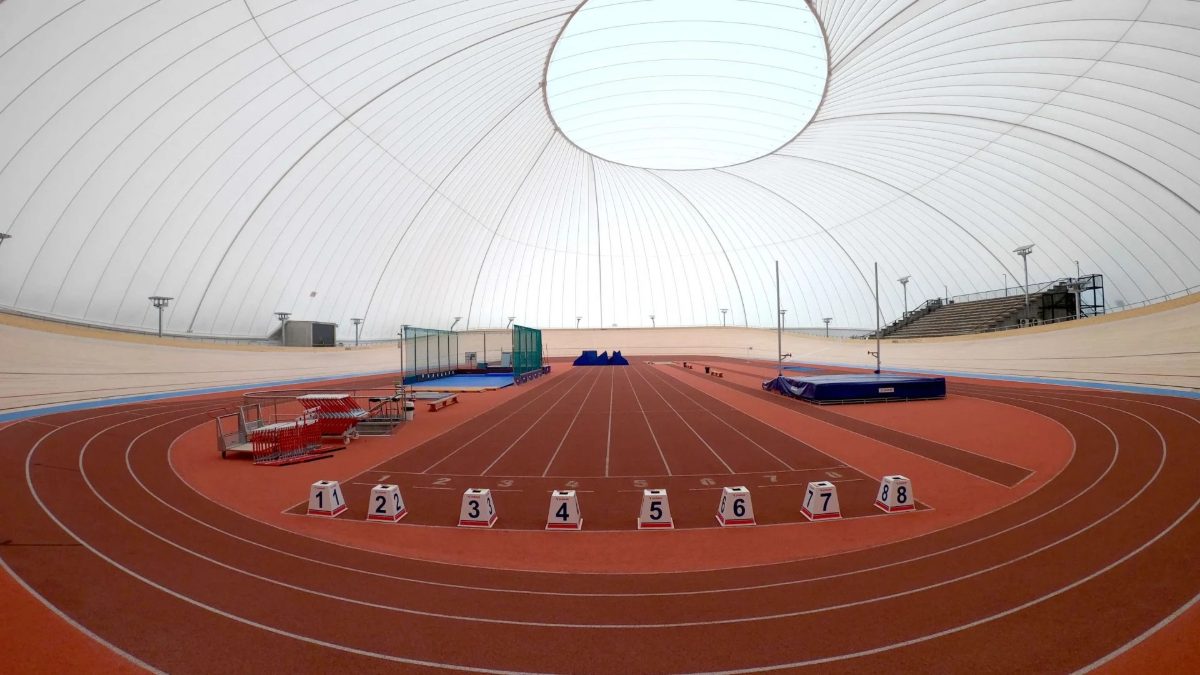 Leichtathletikhalle mit Rundbahn